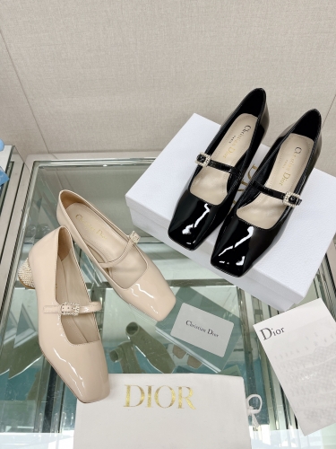 No.62908   DIOR size 35-40 D-Shine ballet cylinder middle heel shoes, cow patent leather upper