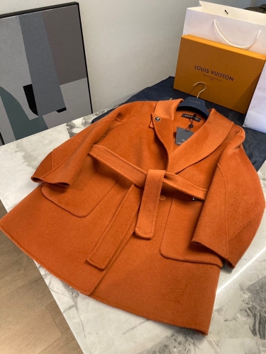 No.90618 LV  size   S  M  The same high-count wool coat at the counter