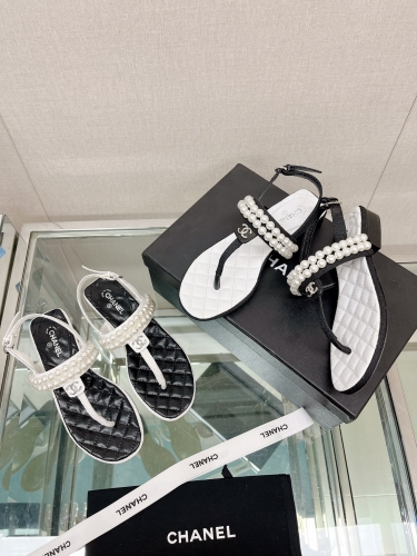 No.62915    Chanel     size 35-40  Pearl clip herringbone sandals