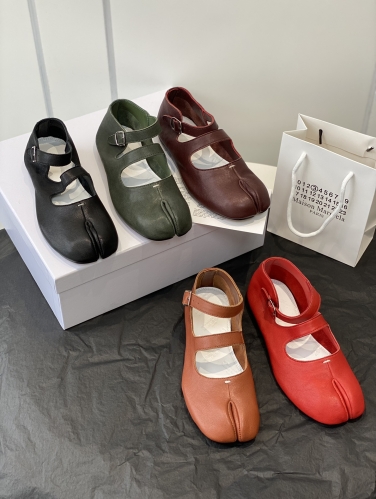 No.62928   size 35-40 Maison Margiela MM6 split toe shoes Tabi Italian vegetable tanned sheepskin