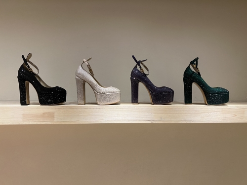 No.62998   Valentino size 35-42  Paris Fashion Week style, Hentian high waterproof platform patent leather high heels