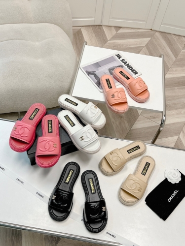 No.63069   CHANEL size 35-41  A new product of spring and summer slippers in 2023, with suede upper