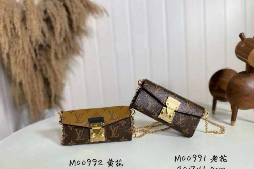 No.55103    M00991   M00992   20*7*11cm  2023 Cruise Early Spring Collection, Bitsy Pouch pendant, rectangular storage bag