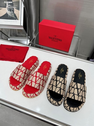No.63334   Valentino  size 35-41  2023 New style sandals and slippers for early spring and summer, with the original version being one-on-one and sync