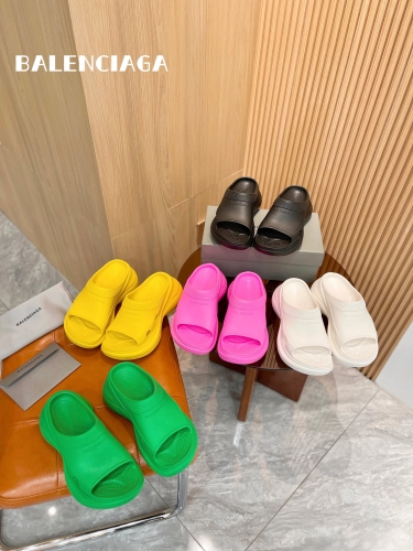 No.63403   size 35-40  Balenciaga x Crocs Co branded Hole Shoes Spring 2023 New