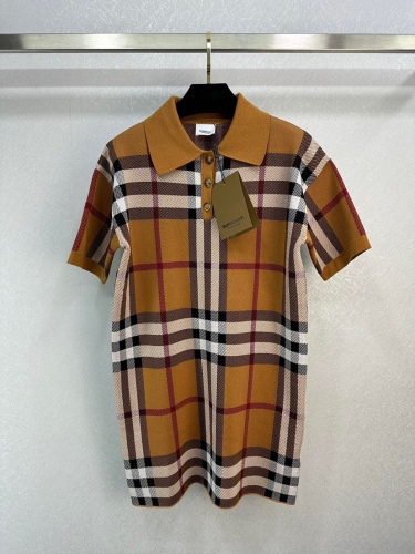 No.90661    BURBERRY  size：S  M  L  Plaid wool jacquard polo shirt style dress