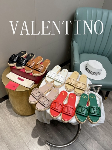 No.63508 size 35-42  Valentino Calf leather slippers