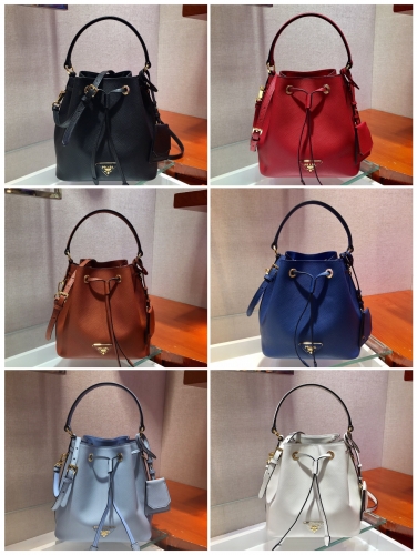 No.55570  1BZ032 Bucket Bag   Cross grain cowhide, length 22x height 22x bottom 14cm