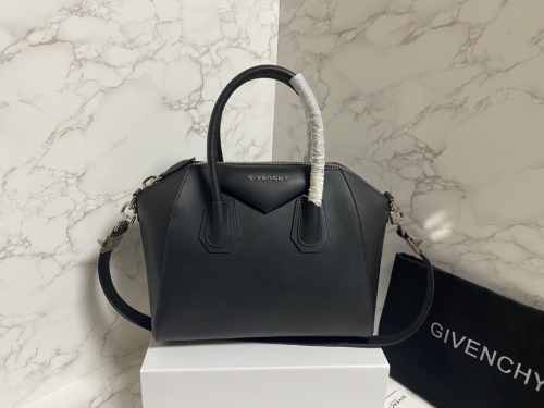 No.55616  Givenchy   28*23*17cm   33*28*19cm Classic diamond bag with matte plain cowhide top layer