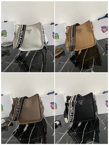 No.55669   1BH191   20*19*6cm  Mini shoulder bag, imported deer skin grain cowhide, two shoulder straps