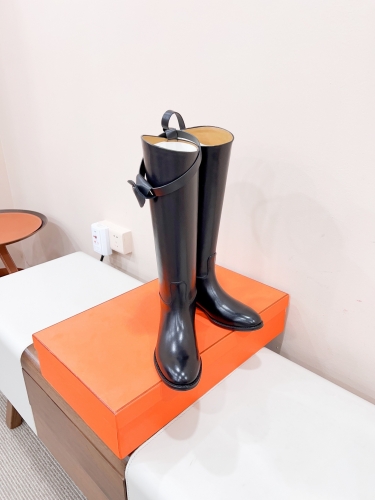 No.63947   Herm è s classic 15 inch boots, imported Italian milk calfskin, sizes 35-40