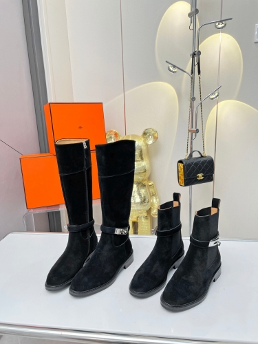 No.64082   HERMES Classic Boots. Cow suede. Size 35-41