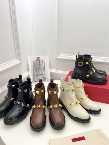 No.64126  Valentino  2023 Autumn/Winter New Rivet Short Boots. High customized calf leather. Size: 35-40