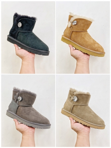 No.64155  UGG  Diamond buckle short snowmobile boots. Longfeng sheep fur is integrated. Size: 35-40