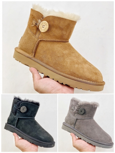 No.64156  UGG  Wooden buckle short snow boots. Longfeng sheep fur is integrated. Size: 35-40