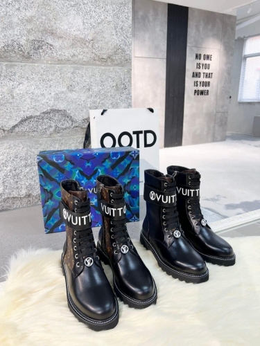 No.64214 2022's  size 35-40, customized 41-42 no change no return, L V logo cirvle monogram territory boots