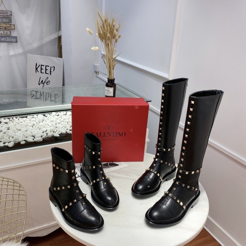 No.64242  Valentino  Sequin rivet boots. Water dyed sheepskin. Size 35-41