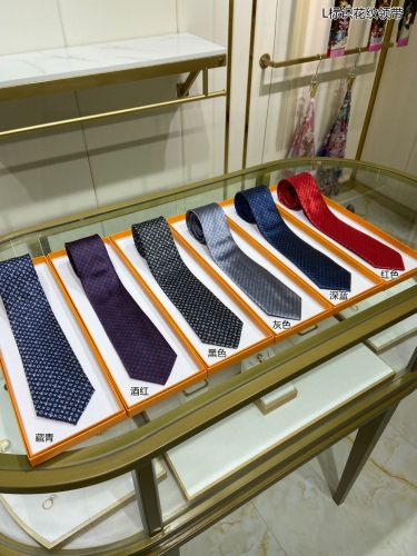 No.91011   LV  L logo patterned tie.? Monogram Classic Tie. 95% Topnotch Jacquard Silk Handmade Customization
