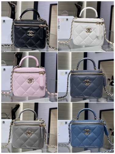 No.55753  AP2198Y  11*8.5*7cm.Ohanel  23 new product, new color, small mirror inside, portable makeup small box, original factory leather