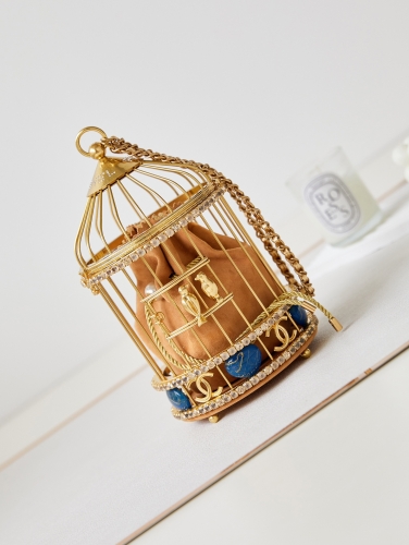 No.55877   Advanced handicraft workshop. Bird cage bag. Gold metal birdcage design. Canary inlaid with rhinestones and francs