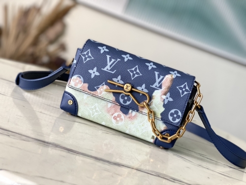 No. 55979   M81783   18 *11 *6.5 cm  Steamer series messenger bags. Monogram Eclipse Canvas+Steamer Style Chain