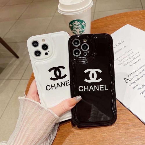 No.91121   Chanel Wave Airbag Classic Small essence Hole Phone Case