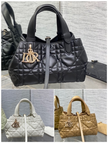 No. 56037    6230  23*15*15cm  Dior small toujours handbag Material of calf leather