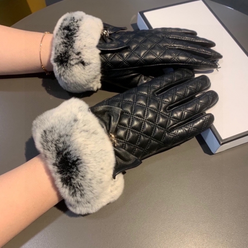 No.91241   Chanel lazy rabbit fur sheepskin gloves Size M-L