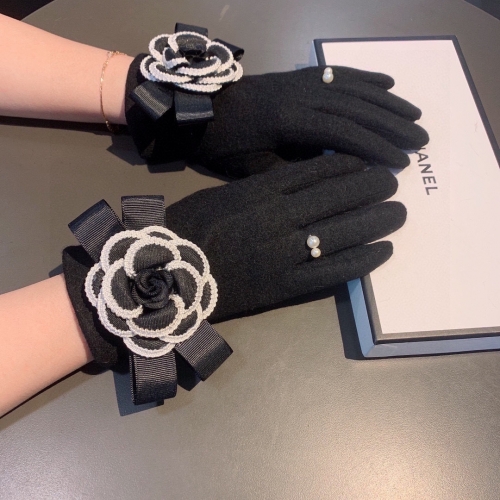 No.91245   Chanel wool gloves