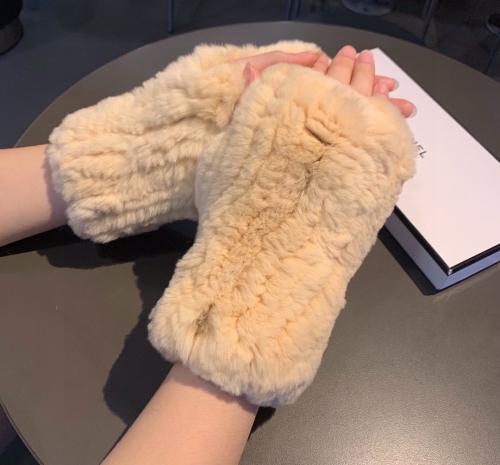 No.91262   Chanel Lazy rabbit hair exposed finger half cut gloves