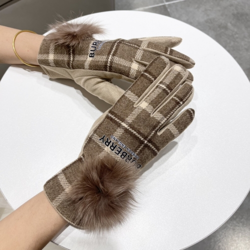 No.91298   Burberry  Fox fur ball  Wool gloves