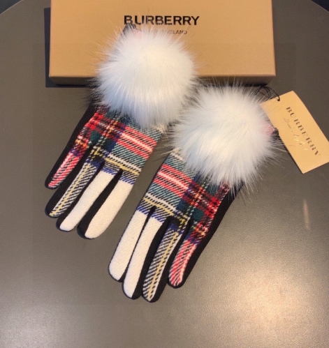 No.91316   Burberry Big Fox Hair Ball Wool gloves