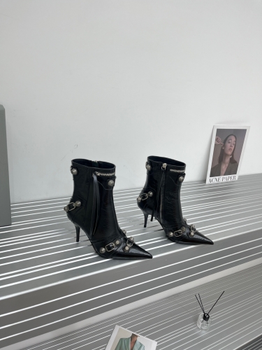 No.64508  Balenciaga Liuding pointed side zippered high boots Original custom pleated cowhide leather Size: 35-41