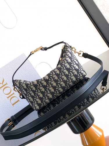 No.56599      S5554OTZQ_M928     22*13*9.5cm   Travel Nomad handbag Oblique printed fabric