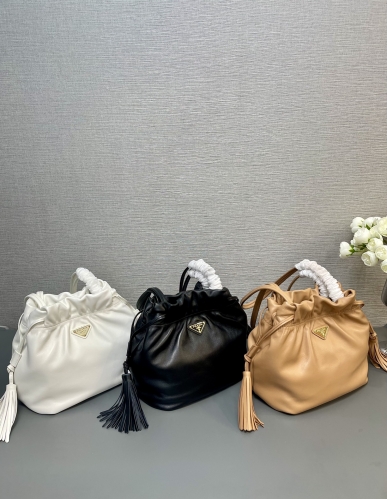 No.56574   1BG541   24*25*11cm   Lucky bag bag Imported lambskin Magnetic buckle opening and closing bag opening