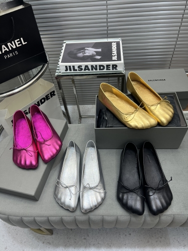 No.64774     Balenciaga  Flat bottom ballet shoes Calf leather upper with sheepskin padding and lining Size: 35-40