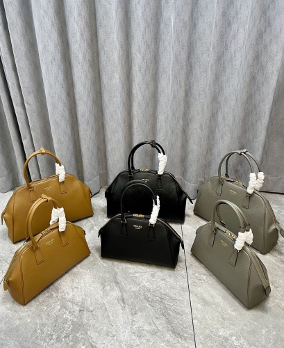 No.56764     1BG524     40*26*12cm   1BG537    32*21.5*10.5cm   Tote package Imported cross grain cowhide