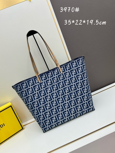 No.56915     3970#    35*22*19cm    roll bag  Can be used on both sides Material of beige jacquard fabric
