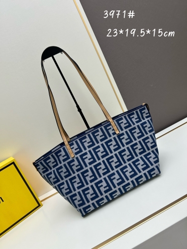 No.56916    3971     23*19.5*15cm   Roll bag medium size Can be used on both sides Material of beige jacquard fabric
