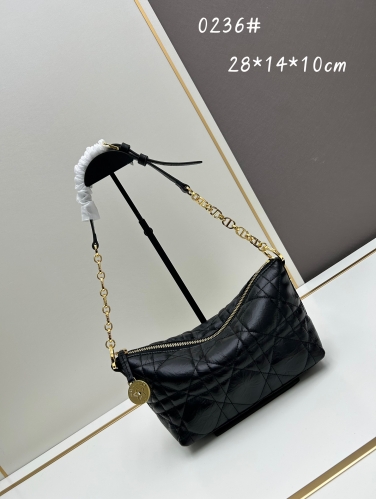 No.56932    0236    28*14*10cm   Star Hobo Chain Handbag Wrinkled cowhide leather