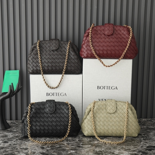 No.56967   785807      31.5*16.5*11cm    Chain Handbag Series Crafted with Intreccciato woven leather lining