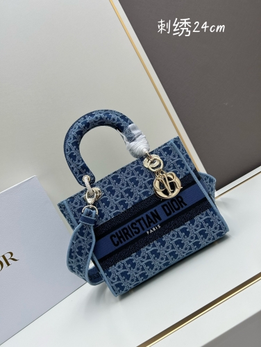 No.56949 M8002 24*20*11cm Lady Dior Embroidery Series