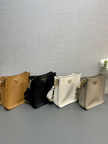 No.56724    1BH220    20*21*7cm  Shoulder strap bag Imported calf leather 2 detachable logo straps and leather shoulder straps