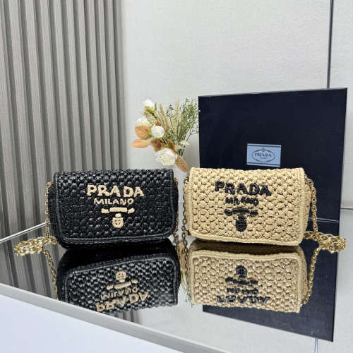 No.57033      1BF135      20*13*7cm      Chain woven bag Made of woven fabric