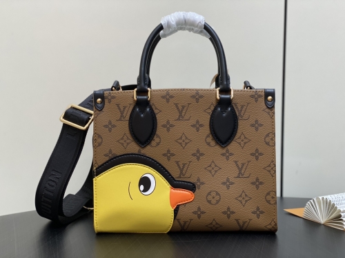 No.57079     M47199     25*19*11.5cm    Huanghua Xiaohuang Duck  Four sided bag series ONTHEGO small handbag