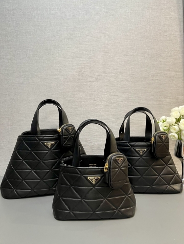 No.57185     1BG548  26*17*13.5cm   1BG545   35*22*15cm   1BG547   38*25*17.5cm  Matinee handbag  Large, medium, and small  Imported calf leather