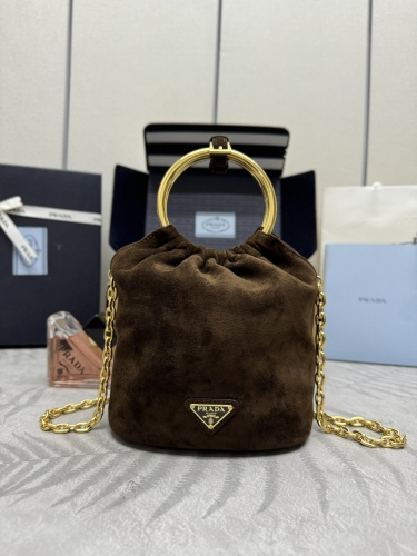 No.57202    1BC227    15*19*8cm    Mini bucket bag Suede brown