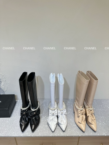 No.65008    Chanel Sharp pointed, thick, bow tied pearl boots Imported sheepskin 5.5cm 35-42