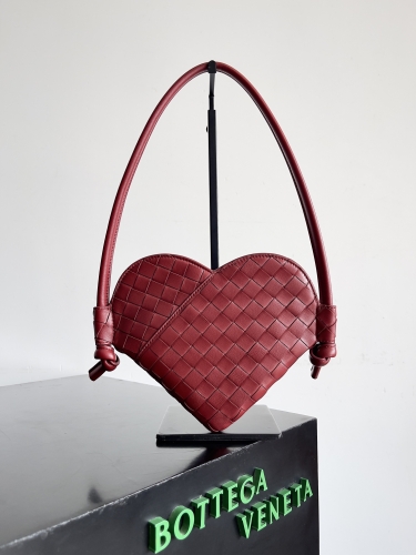 No.57221     796380    22*18*2cm    Mini SOLSTICE heart-shaped handbag