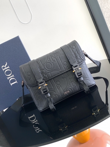 No.57247    1ESPO333    24*18*8cm   Dior Hit the Road collection messenger  Dior Gravity printed leather